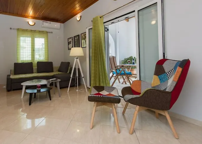 Thano\'S Stylish Flat Just 150M To The Beach