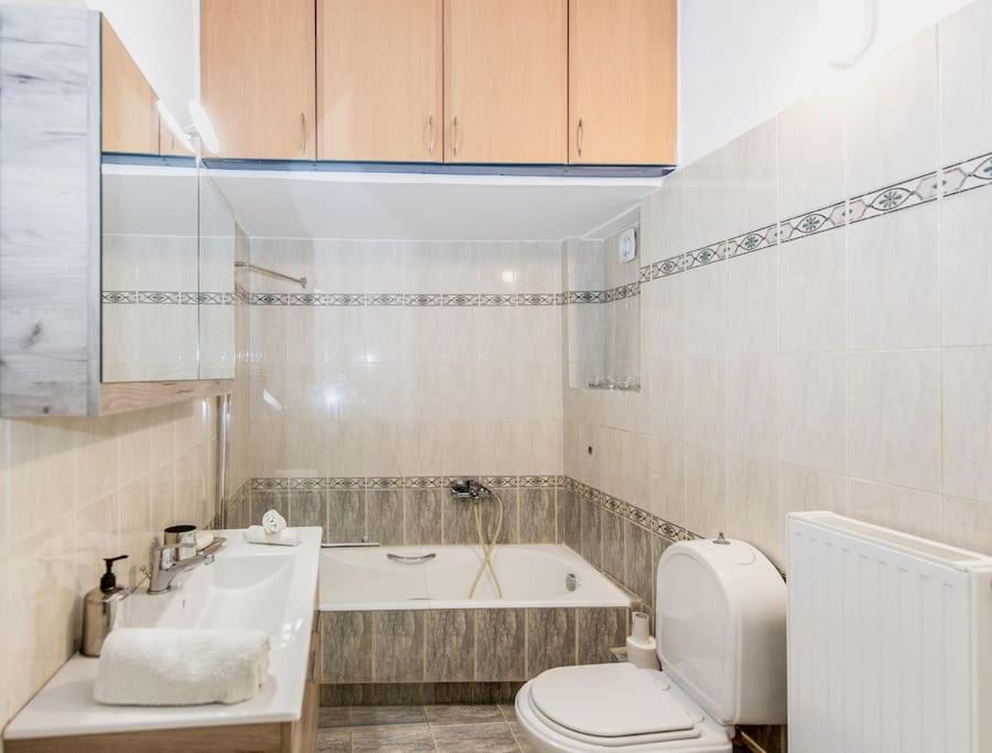 Thano's Stylish Flat Just 150m To The *
