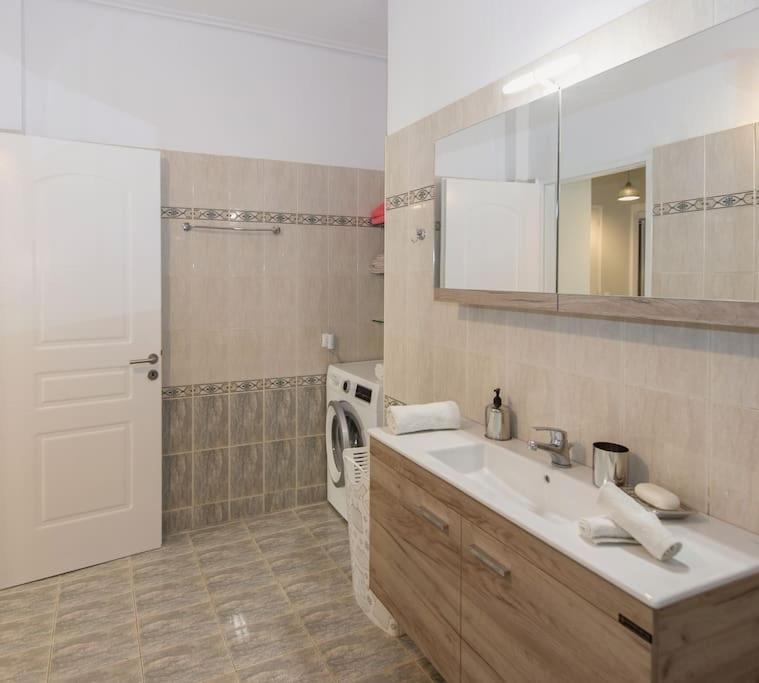 Appartement Thano's Stylish Flat Just 150m To The Faraí