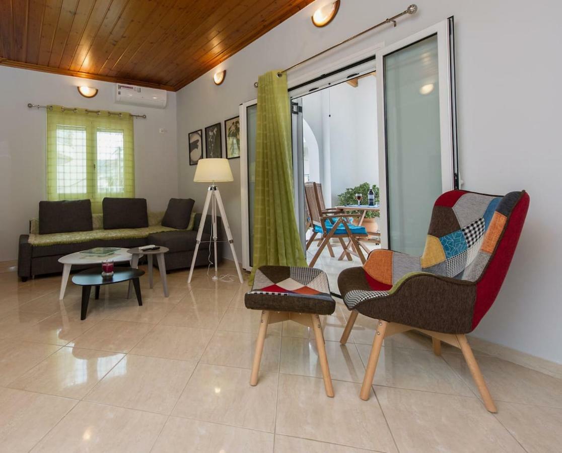 Thano's Stylish Flat Just 150m To The Appartement