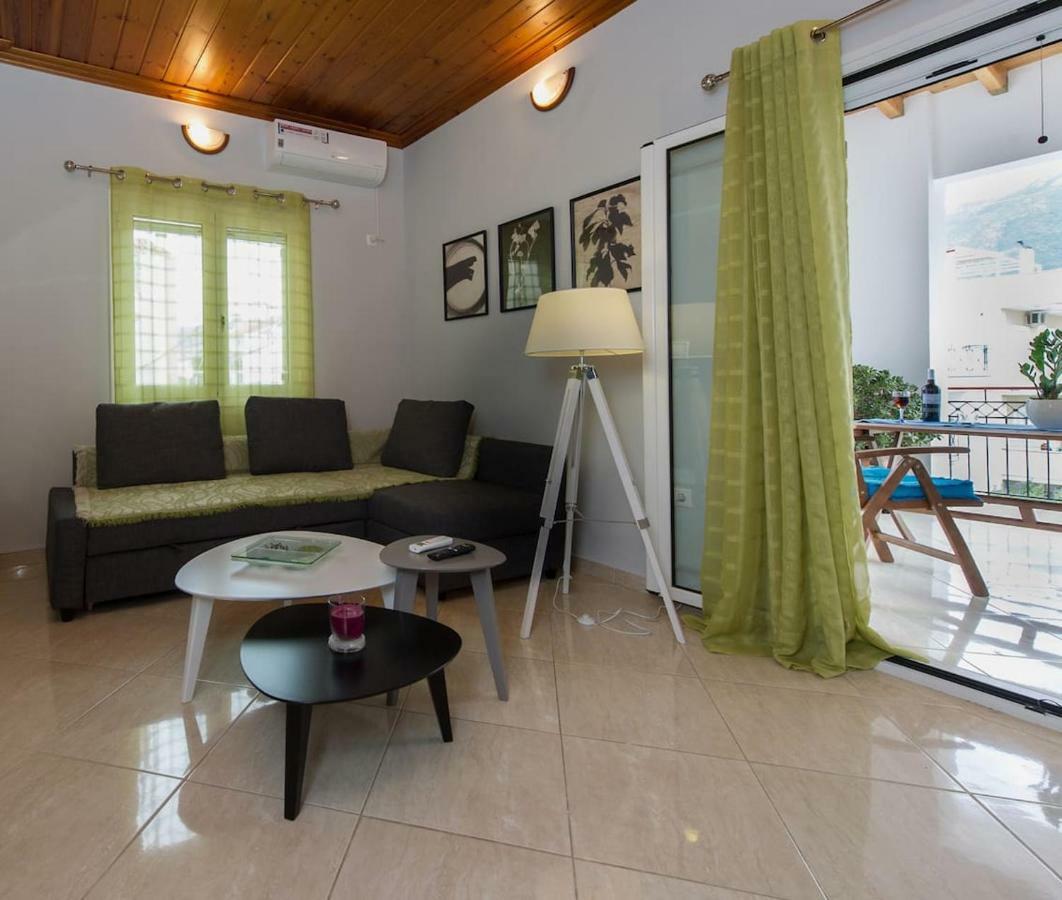 Thano's Stylish Flat Just 150m To The