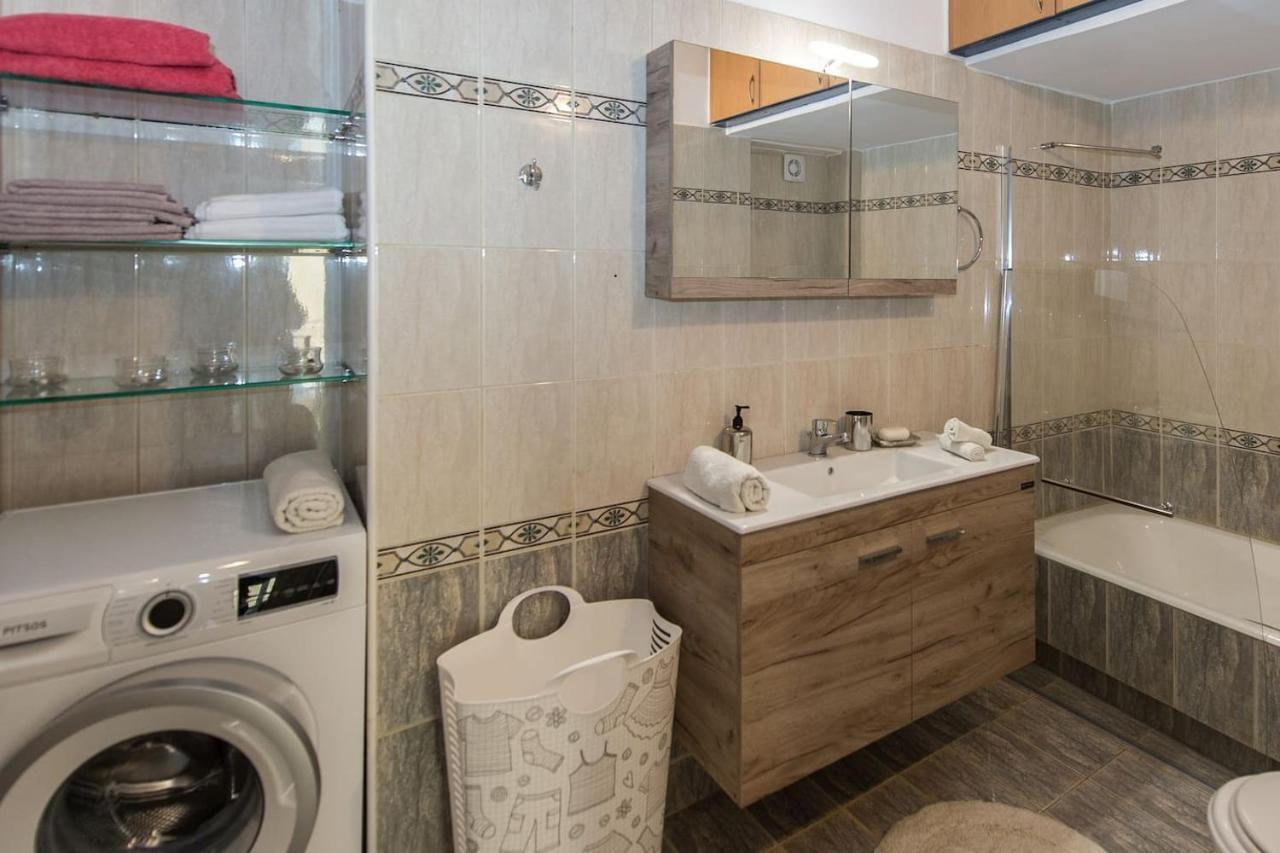 Thano's Stylish Flat Just 150m To The *
