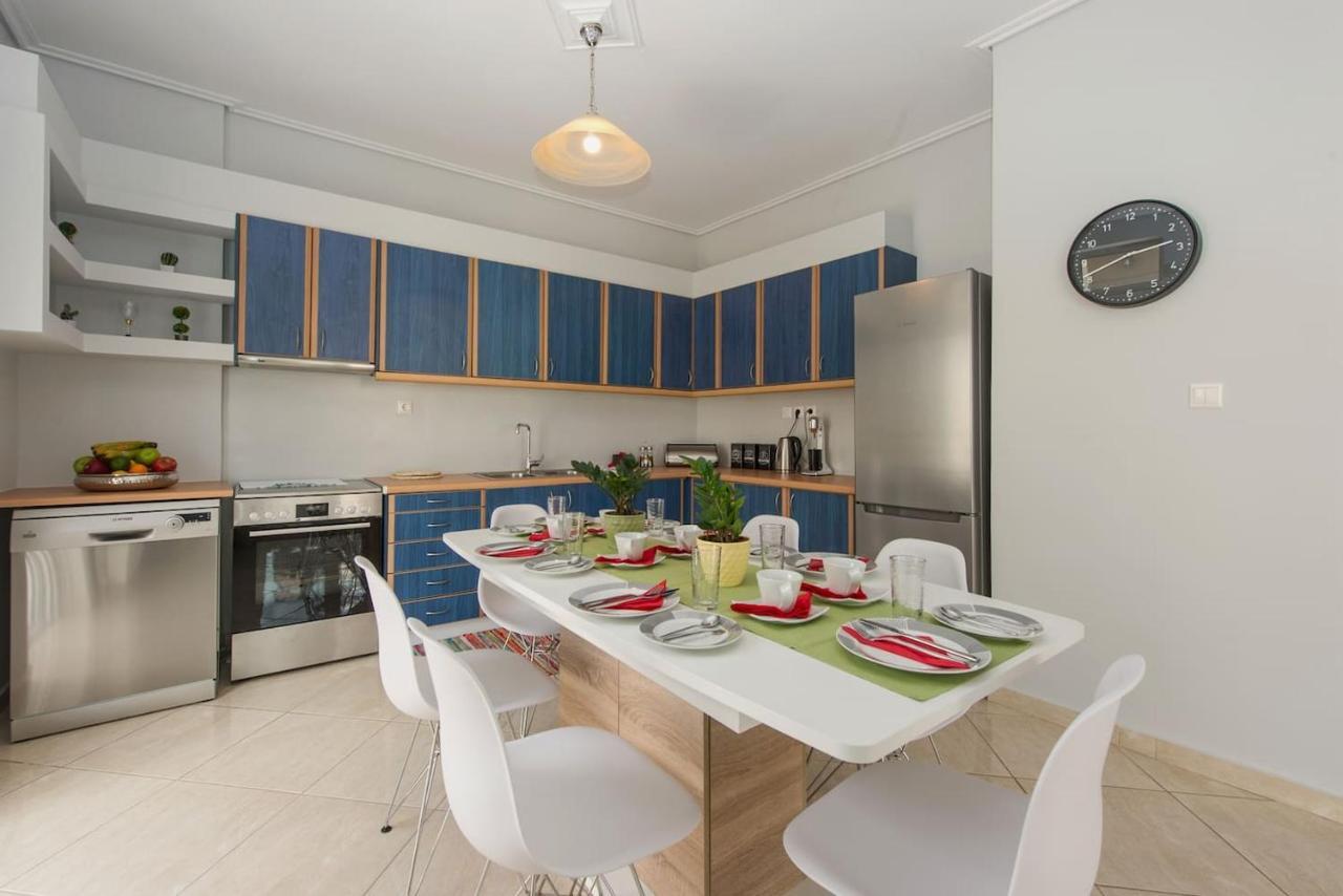 Thano's Stylish Flat Just 150m To The Faraí